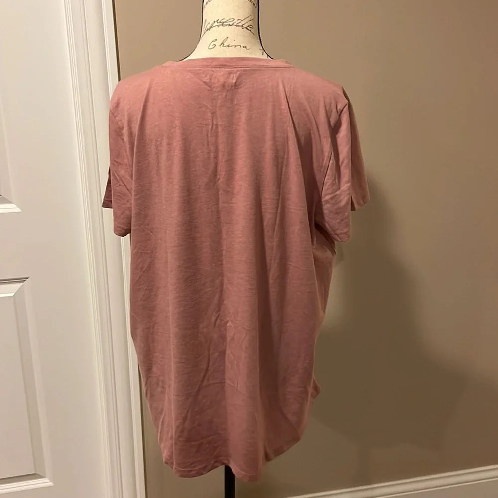 🌸🎗️NWOT women’s Maurices Breast cancer awareness T-shirt​ - Picture 4 of 7